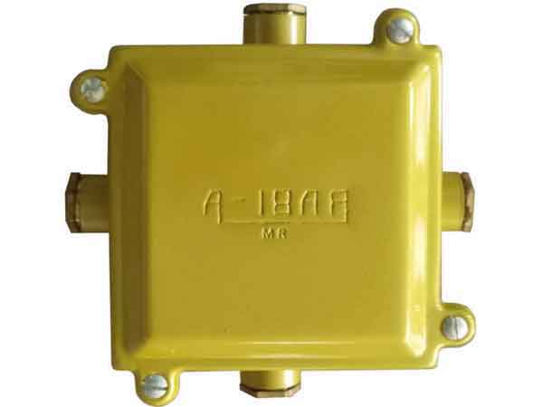CAJA HERMÉTICA DE BRONCE 105x105x60 mm DE 4 SALIDAS IP66 (CDC/P4 PBR)